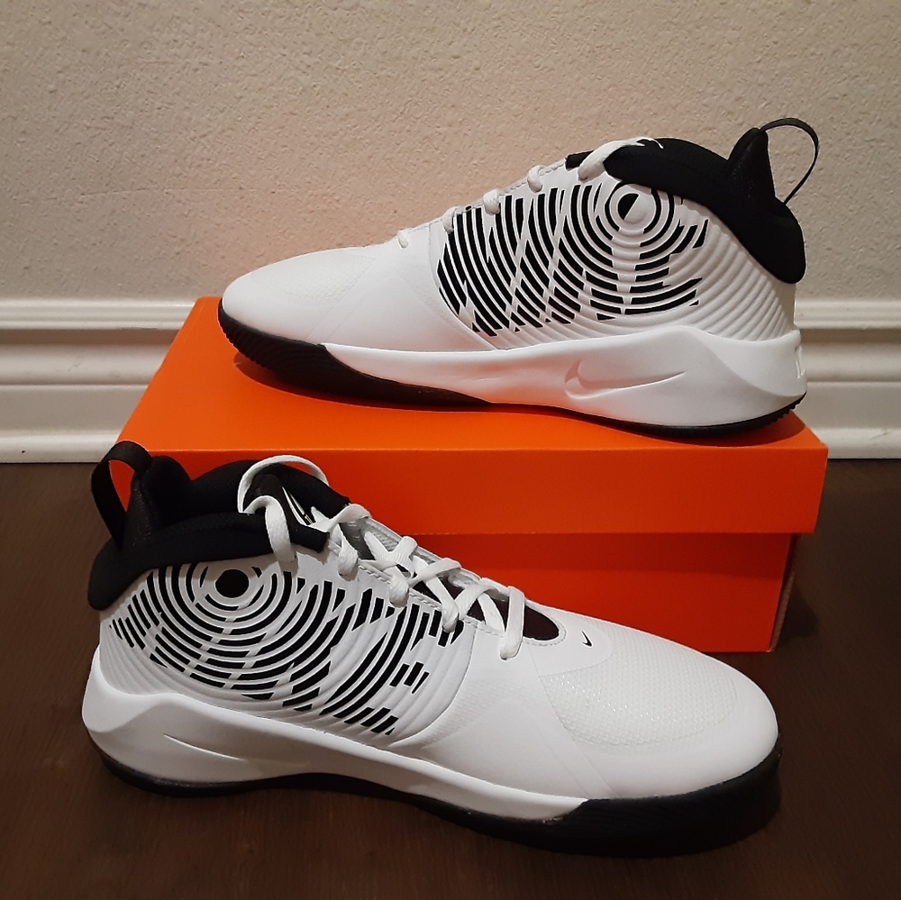 Nike - Picture 3 of 4